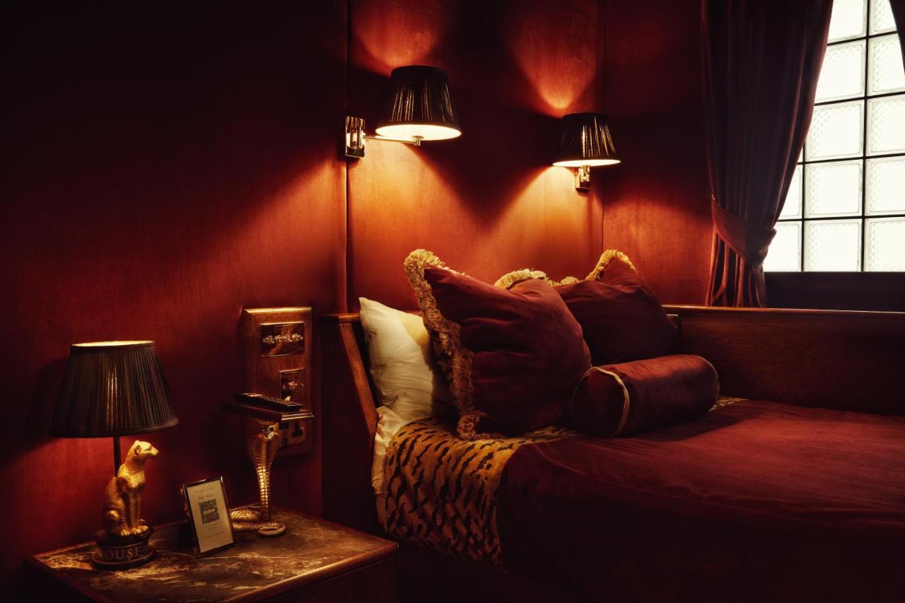 House Of Gods Royal Mile Hotel Единбург Екстериор снимка