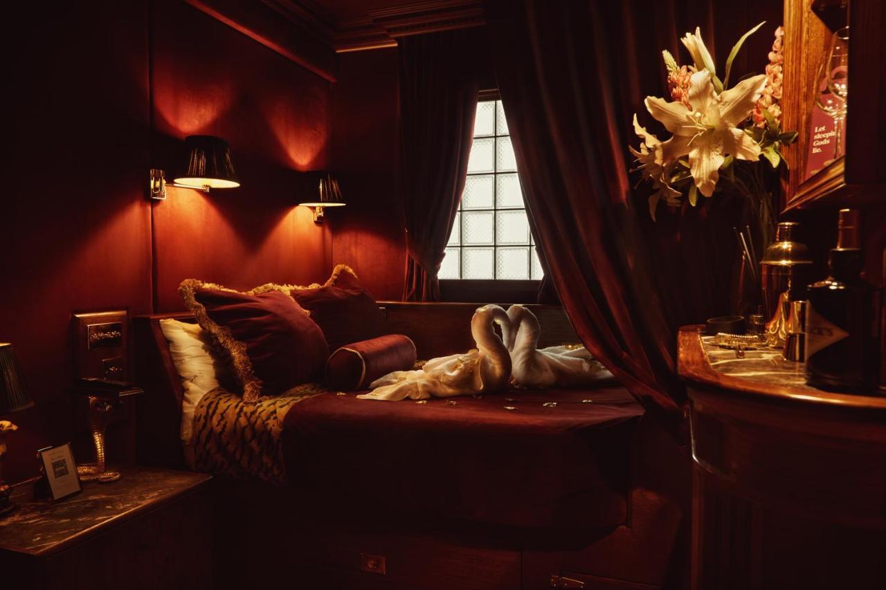 House Of Gods Royal Mile Hotel Единбург Екстериор снимка